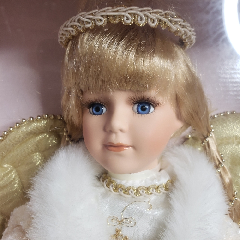VTG Collectible Memories Maria Porcelain Girl Doll NOS Hand Crafted 16"
